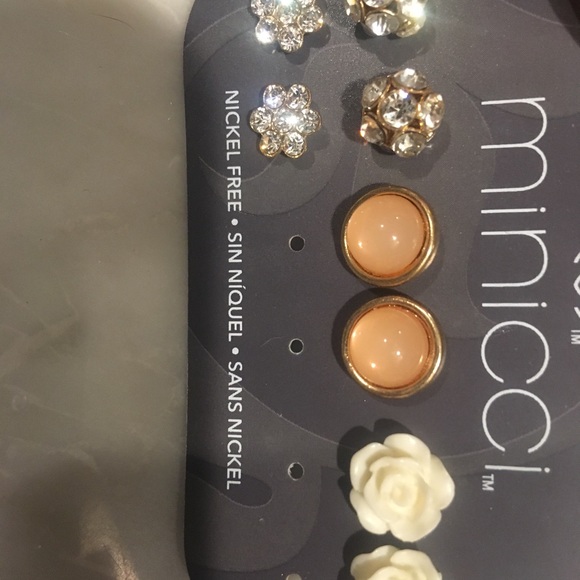 Assorted earrings - Picture 2 of 3